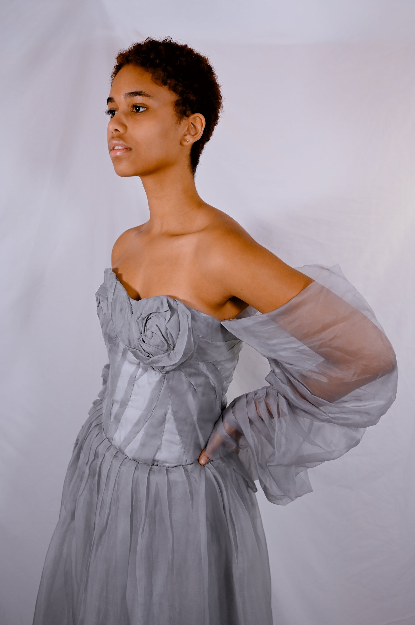 Cyclone - Robe en soie gris perle