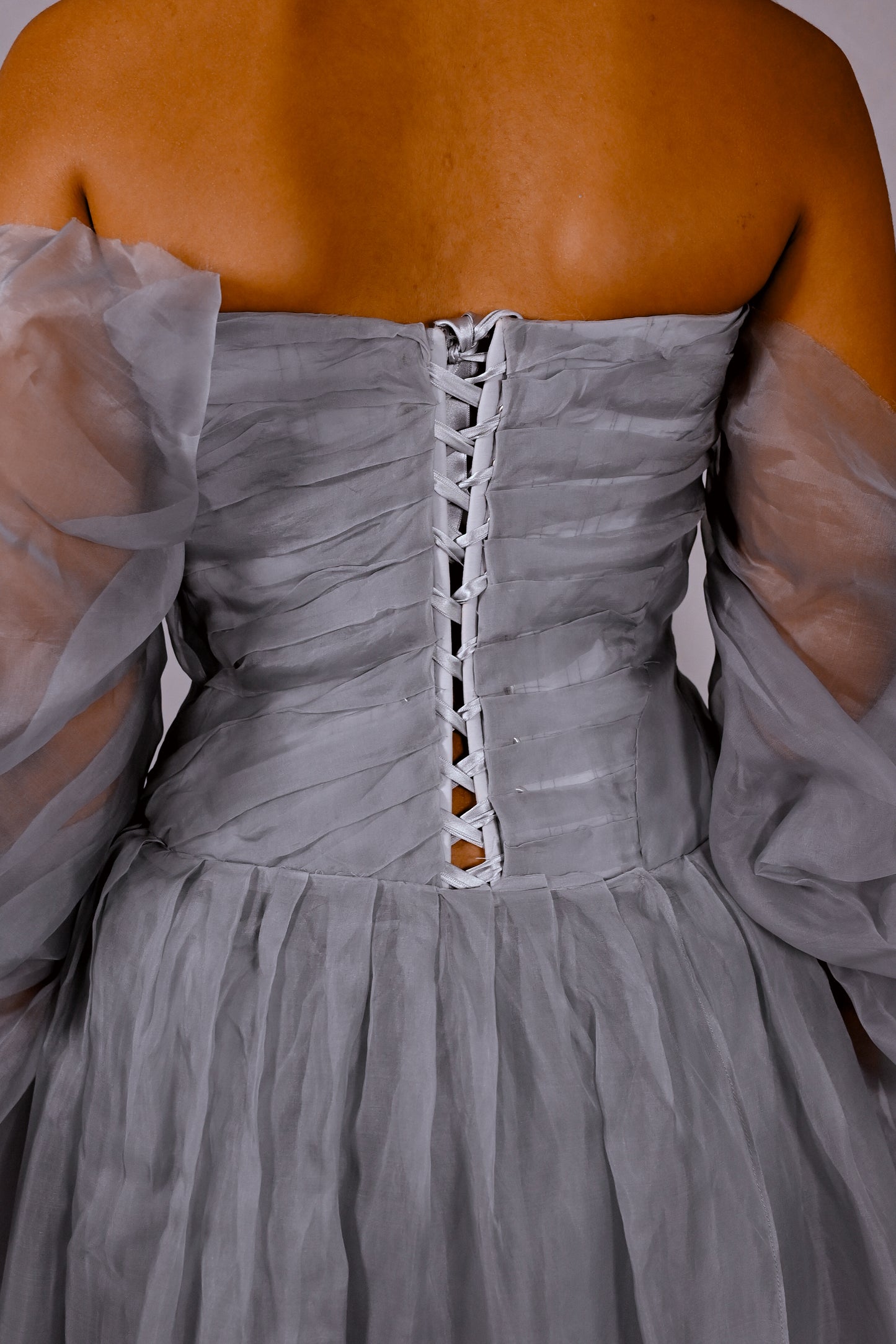 Cyclone - Robe en soie gris perle