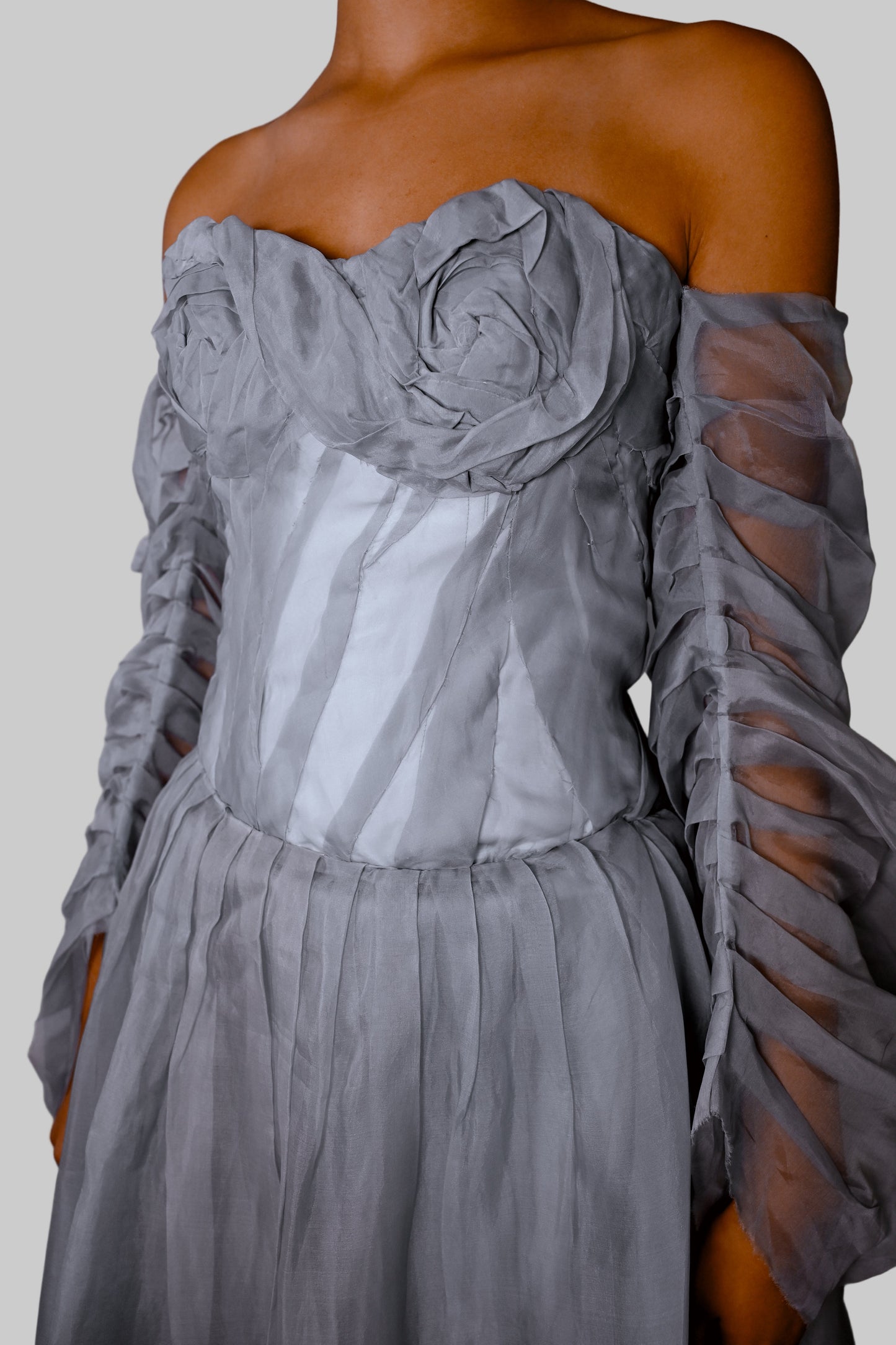 Cyclone - Robe en soie gris perle