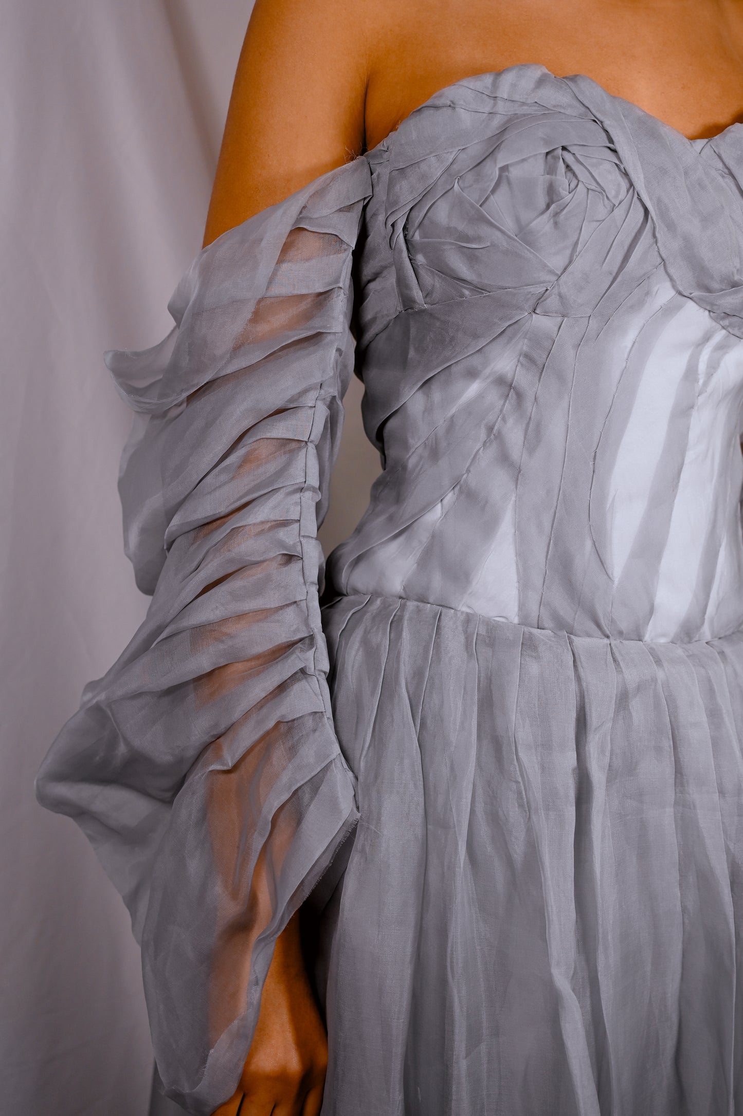 Cyclone - Robe en soie gris perle